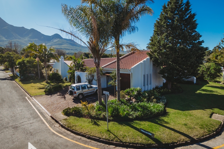 4 Bedroom Property for Sale in Glen Barrie Western Cape